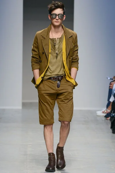 Look 7